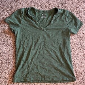 Primary Everyday V-Neck Tee - Green, women’s medium